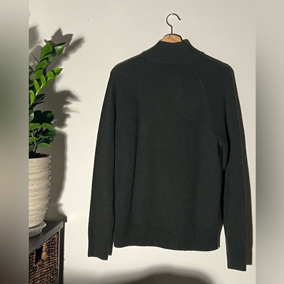 Banana republic men’s medium green cotton sweater - Picture 5 of 7